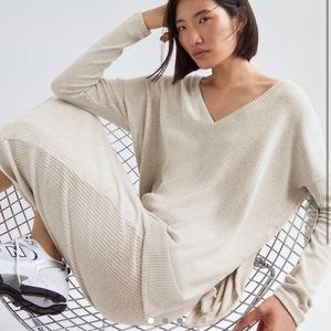 Aritzia - The Group by Babaton Traverse skirt